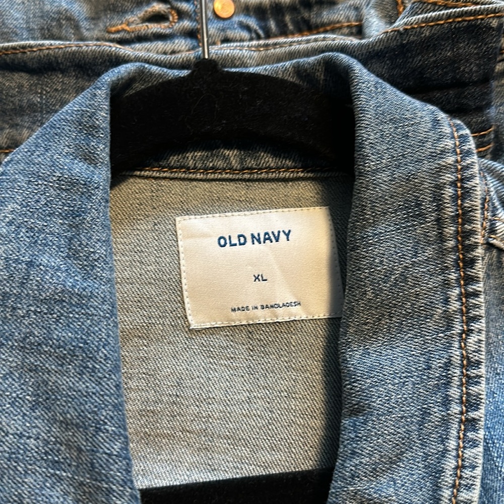 Old navy jean jacket. Medium wash. - Picture 2 of 2